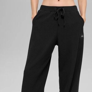 ALO MUSE STRAIGHT LEG SWEATPANTS